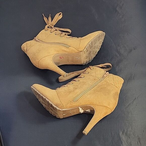 ME TOO POINTED TOE HEELED SUEDE ZIPPER CLOSURE BOOTIE - Picture 9 of 14